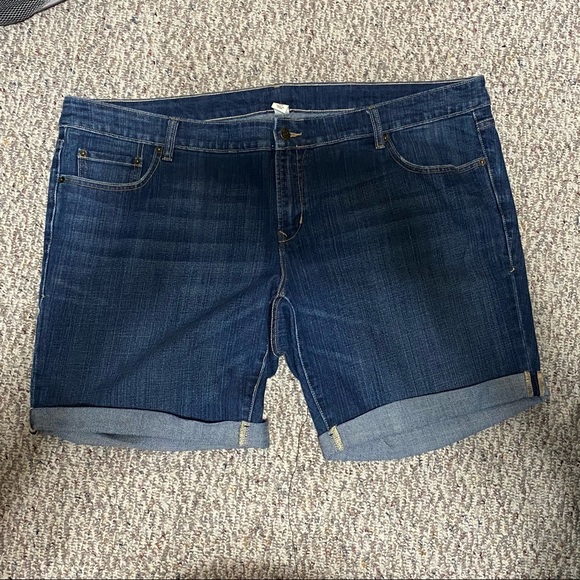 Plus size Women’s jean shorts - Picture 2 of 6